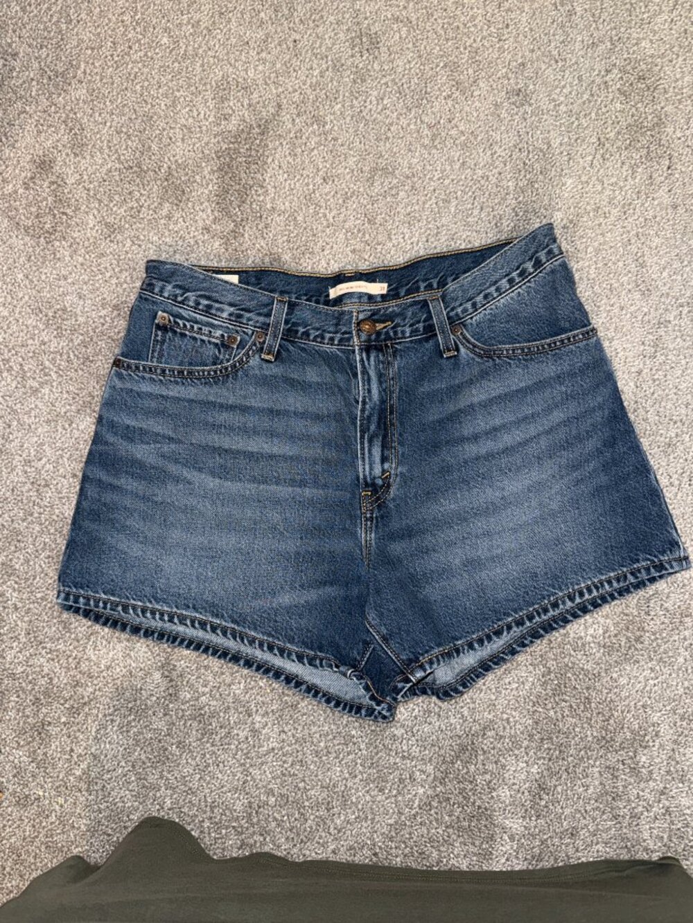 Levis 80s Mom Jean Shorts 31